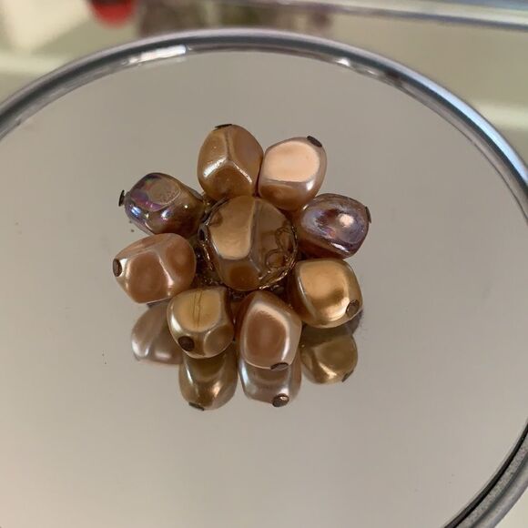 Vtg  round cluster clip on earrings - Picture 3 of 6